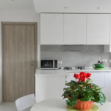 Margot Apartment Intra