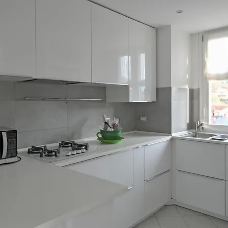 Margot Apartment Intra