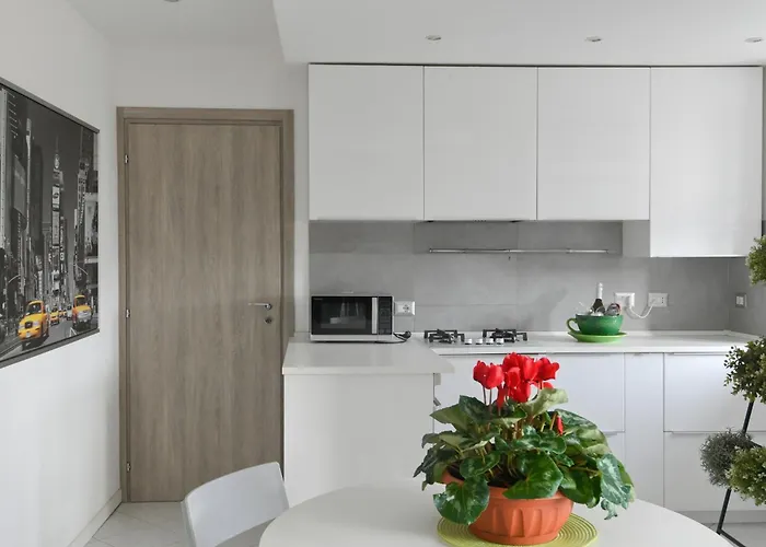 Margot Apartment Intra