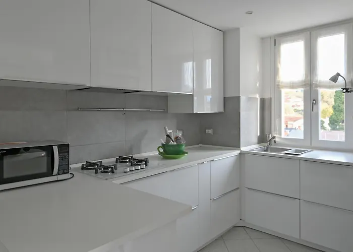 Margot Apartment Intra